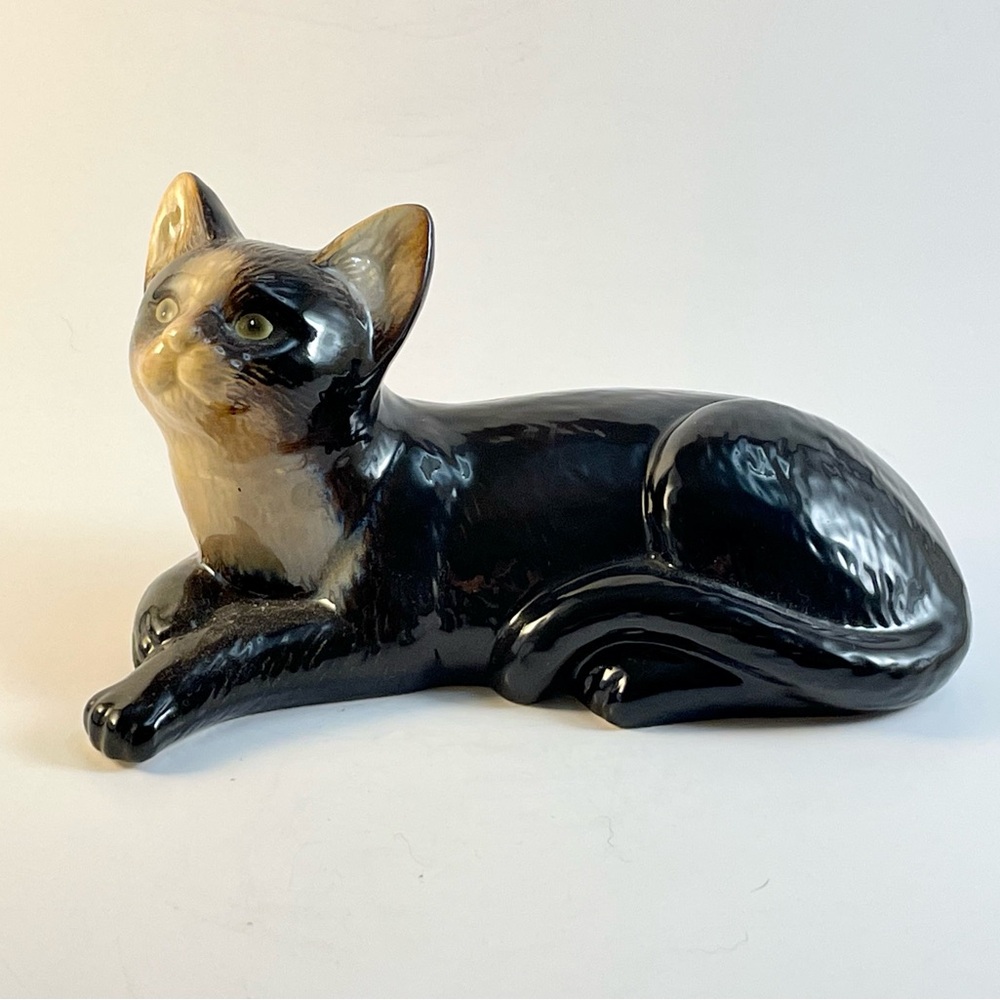 Ceramic Handpainted Cat Dark Brown / Beige